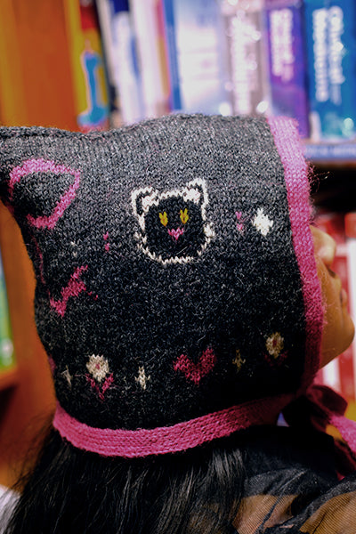 Kitty & Ribbon Square Bonnet