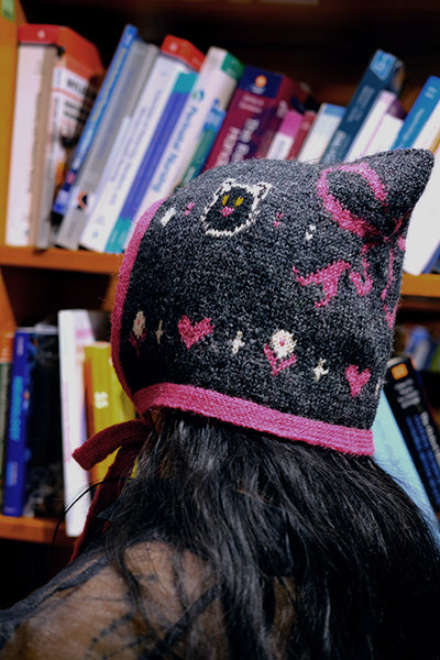 Kitty & Ribbon Square Bonnet