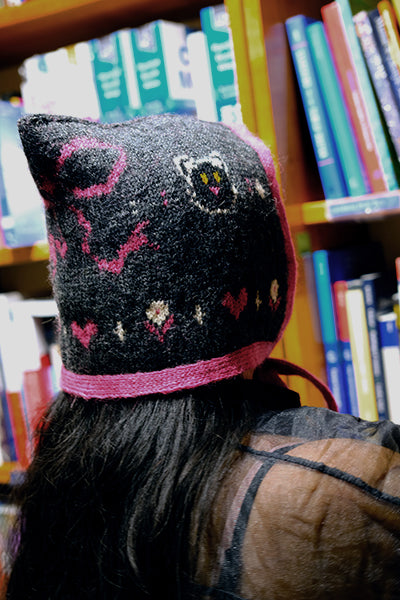 Kitty & Ribbon Square Bonnet